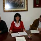 Francisco Sandoval, Ana Ferreras y Valentín Alonso firman el contrato