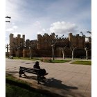 Panorámica del castillo de Valencia de Don Juan. JESÚS F. SALVADORES