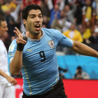 Luis Suárez celebra el gol que dio la victoria a Uruguay frente a Inglaterra.
