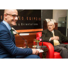 Raúl López, director del Museo Liceo Egipcio, junto al compositor villafranquino Cristóbal Halffter. FERNANDO OTERO PERANDONES