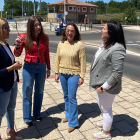María González Corral y Ester Muñoz con las candidatas de Sariegos, Silvia Lorenzana, y San Andrés del Rabanedo, Noelia Álvarez. DL