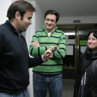 El secretario de organización del PSOE, Óscar López. Junto a él, el secretario provincial, Tino Rodríguez, y la procuradora socialista Ángela Marqués