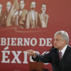 El presidente de Mexico  Andres Manuel Lopez Obrador  ofrece una rueda de prensa en el Palacio Nacional  en Ciudad de Mexico.