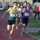 Carlos Fernández y Roberto Aláiz ejercieron de liebres en la carrera de 800 metros.