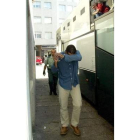 Andrés Mayo entra en los juzgados de La Coruña, en el 2007.