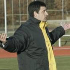 Carlos Rivas no paró de dar instrucciones a sus jugadores