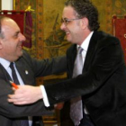 Rafael Alonso, presidente de la Casa de León en Madrid, junto a Javier Chamorro