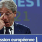 El responsable de economía de la Comisión Europea, Paolo Gentiloni, gesticula al explicar el Paquete de recomendaciones de Primavera. J. GERON