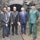 El obispo y el presidente de la FCM, junto a otras autoridades que estuvieron en el acto. CEBRONES
