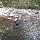 Rubén Santos Becerro en un momento de la competición en las aguas del río Piloña. DL