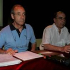 Ricardo Fernández, ayer junto al presidente de la Federación de Vecinos, Alberto Zapico.