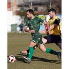 Javi Amor abrió el camino de la victoria maragata al marcar el primer gol del derbi. JESÚS F. SALVADORES