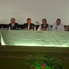 Los dirigentes de la comunidad durante la asamblea general celebrada en Santa María del Páramo