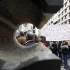 Los trabajadores no renovados, en una imagen de archivo, continúan con sus manifestaciones