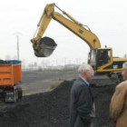 Los trabajos para retirar la montaña de carbón de Ponferrada concluyeron a mediados del año 2003