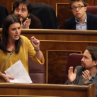 Pablo Iglesias  aplaude la intervencion de la portavoz de la formacion  Irene Montero  durante la sesion de control al Gobierno en el Congreso de los Diputados.