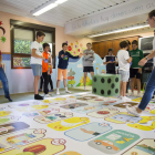 Los alumnos de Maristas, en un momento del juego de la oca financiera. F. OTERO PERANDONES
