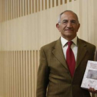 Lorenzo López Trigal es el autor del libro en torno a la despoblación en León