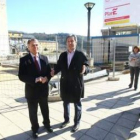 El subdelegado del Gobierno, Francisco Álvarez, visitó las obras con el alcalde de Toreno, Pedro Muñ
