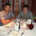 Webber (izquierda) y Alonso, de amistosa cena en Dubái.