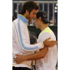 Del Potro  y Nadal coincidieron ayer en la pista de La Cartuja.