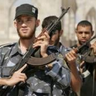 Miembros pertenecientes al ejército del Movimiento Islámico Hamás hacen guardia en la franja de Gaza