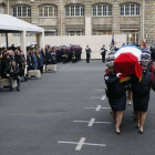 El presidente François Hollande en el homenaje a los tres policías muertos en los ataques yihadistas.