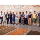 Comisarios, representantes y algunos artistas, frente a las muestras de tierras leonesas. O. PERANDONES