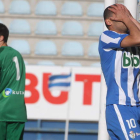 Yuri de Souza no tuvo ayer su tarde y fue sustituido por Javi Navarro. En la imagen el brasileño se lamenta de una de las pocas ocasiones de las que dispuso en los minutos que estuvo sobre el terreno de juego.