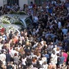 Muchos vecinos de Rubí acompañaron a la familia en el funeral que se ofició ayer en la localidad. EFE