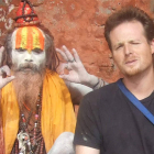 Iturregui, junto a un santón cuando fue profesor en Nepal.