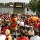 Arriba aficionados en Leipzig, abajo en Francfurt