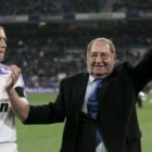 Los jugadores del Real Madrid posan orgullos tras conquistar ayer el Trofeo Santiago Bernabéu