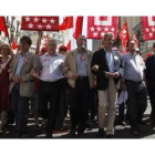Los secretarios generales de CCOO, Fernández Toxo, y de UGT, C. Méndez, hoy en la manifestación