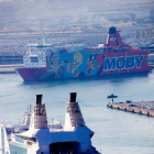 El crucero Moby Dada, que acogió durante mes y medio a los policías desplazados. QUIQUE GARCÍA