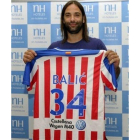 Balic posa con la camiseta de su nuevo equipo, el Atlético de Madrid.