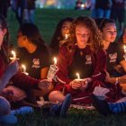 Vigila en recuerdo de las 17 víctimas mortales de la matanza de la semana pasada en Florida. G. VIERA