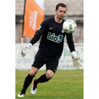 Dinu jugó ante el Fuenlabrada el que puede haber sido su último partido como deportivista. G. BREA
