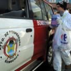 Un vehículo de los Bomberos de Ponferrada encabezó la expedición formada por doscientos voluntarios