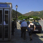 Una cabina telefónica en Villafranca del Bierzo.