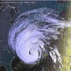 Tiene nombre de mujer, de mujer fatal. El huracán Isabel ha sembrado el pánico en cinco estados de EE. UU. arrasando todo a su paso y cobrándose la vida de tres personas.
