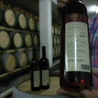 Una botella con etiqueta china para el mercado asiático.