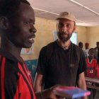 Ferrán Guallar dejó Microsoft para proteger chimpancés en Senegal
