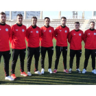 De izquierda a derecha, Cristian, Rubén, Bandera, Porfirio, Víctor, Diego y Mario Villar, jugadores leoneses de la selección autonómica.