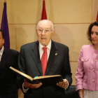 El presidente del Consejo de Estado entre el presidente del Consejo Consultivo y la presidenta de las Cortes de Castilla y León.