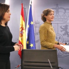 Soraya Sáenz de Santamaría, vicepresidenta en funciones, e Isabel García Tejerina, ministra de Agricultura en funciones, el pasado mes de enero en la Moncloa.