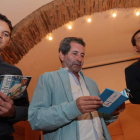 Los directores del Bergidum y los museos, junto a un técnico municipal. ANA F. BARREDO