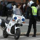 Un agente municipal de Ponferrada trabajando en la zona centro