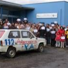 Concentración vecinal celebrada ayer delante del centro de salud de Santa María del Páramo