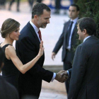 Los Reyes son recibidos por el presidente de Asturias, Javier Fernández, el jueves en Oviedo.